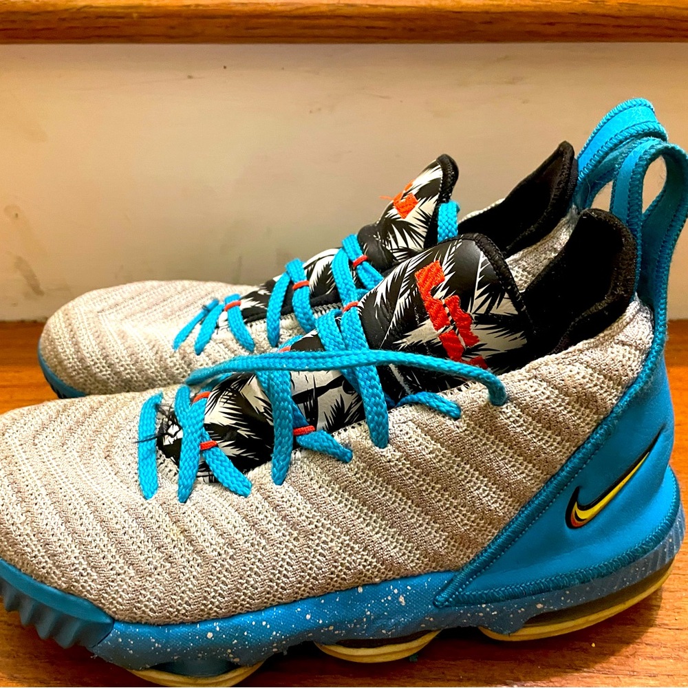 Nike boys sneakers - size 5Y